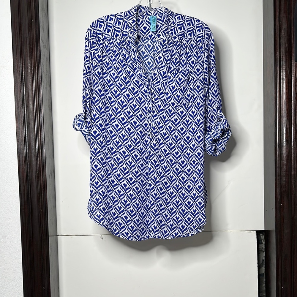 Blue and White Casual Button Down Shirt with Geometric Pattern